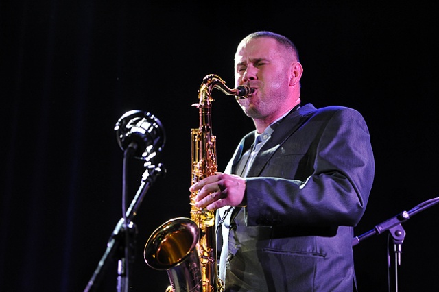 Szczeciński jazzman nagrał płytę w Japonii z muzykami z Polski, USA i Japonii. Saksofonista Sylwester Ostrowski zaprezentował w czwartek dziennikarzom album Just Music.