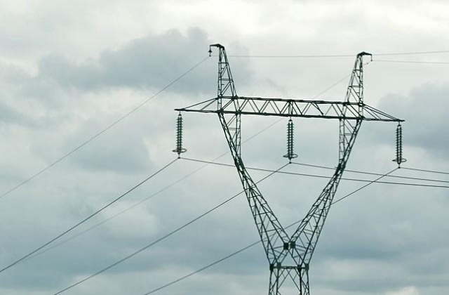 Gazeta Wyborcza cytuje dane ministerstwa gospodarki, z których wynika, że pierwsze niedobory mocy mogą wystąpić zimą przyszłego roku.