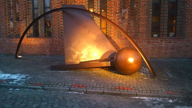 Pozostawmy Wielki łuk szczecinianina Bernharda Heiligera w mieście jego narodzin. Pod takim hasłem odbył się w środę happenig przed ratuszem staromiejskim, czyli Muzeum Historii Miasta.