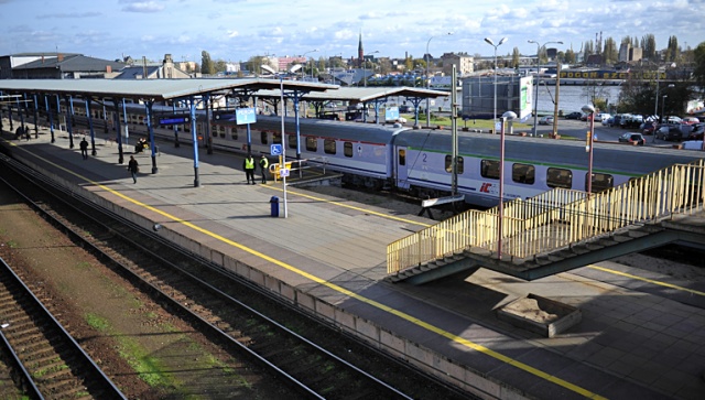 Kryzys dotyka kolej, busy oraz autobusy.