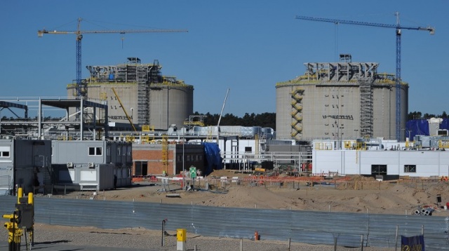 Świnoujski gazoport będzie do końca roku gotowy do prób technicznych, a na początku przyszłego przyjmie pierwszą dostawę gazu - zapewnił we wtorek premier.