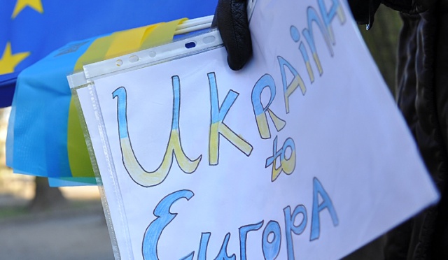 Zakaz wjazdu i zamrożenie aktywów dla 21 osób - takie sankcje na rosyjskich i ukraińskich urzędników nałożyła Unia Europejska.
