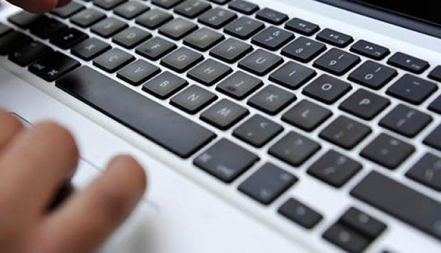 Liczba aktywnych użytkowników bankowości internetowej wzrosła w ubiegłym roku o milion - pisze Gazeta Wyborcza.