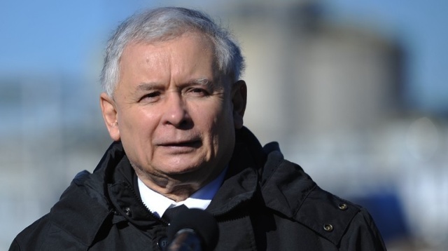 500 złotych zasiłku na każde dziecko dla ubogich rodzin i 500 złotych na drugie i kolejne dziecko w rodzinach bogatszych. Do tego darmowe przedszkola, a w nich opieka medyczna. To niektóre założenia programu PiS.