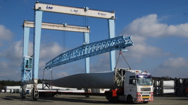 Kilkaset nowych miejsc pracy może powstać w fabryce śmigieł do wiatraków w Goleniowskim Parku Przemysłowym. Jest zgoda GDDKiA na przebudowę węzła Święta oraz skrzyżowania szosy Lubczyńskiej z ulicą Przestrzenną w Goleniowie.