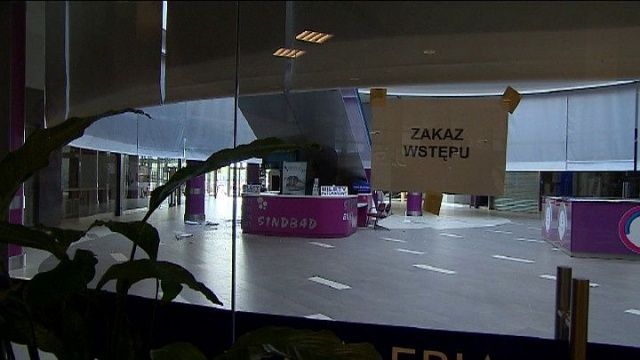 Zawaliło się blisko tysiąc metrów kwadratowych powierzchni. Konstrukcja spadła w nocy.