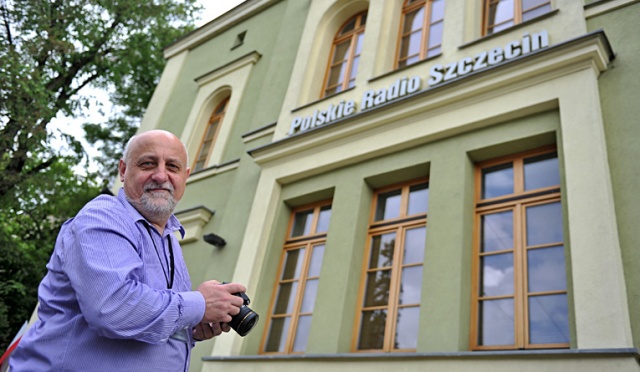 Przygotował blisko sto wirtualnych spacerów po budynkach w całym województwie i jest w czołówce fotografów współpracujących z Google. Szczecinianin Przemysław Świerczyński od roku robi zdjęcia, dzięki którym możemy obejrzeć wnętrza firm, teatrów czy muzeów.