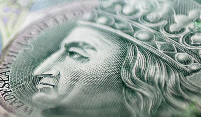 Przeciętne wynagrodzenie brutto Polaka wyniosło w kwietniu niemal cztery tysiące złotych.