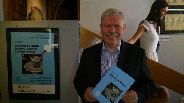 Aleksy Pawlak - człowiek, który Szczecin kocha bardziej niż jakiekolwiek inne miasto - pokazuje swoje zbiory w Muzeum Historii Miasta.