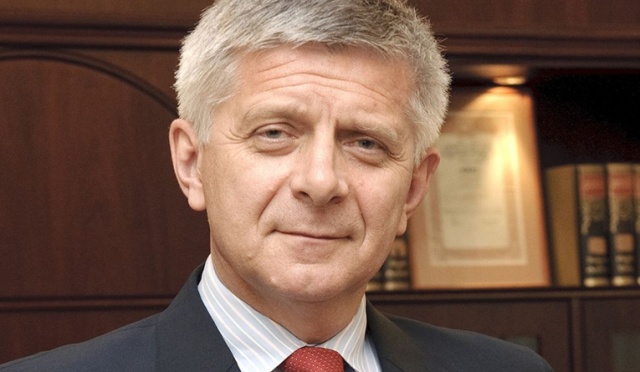 Według Banku, nagrania są wyrwane z kontekstu. Prezes NBP Marek Belka wyraża głębokie ubolewanie z powodu języka używanego w czasie tej prywatnej rozmowy i przeprasza wszystkich którzy zostali dotknięci i urażeni - to treść oświdczenia biura prasowego banku, które umieszczone zostało na stronie interentowej NBP.