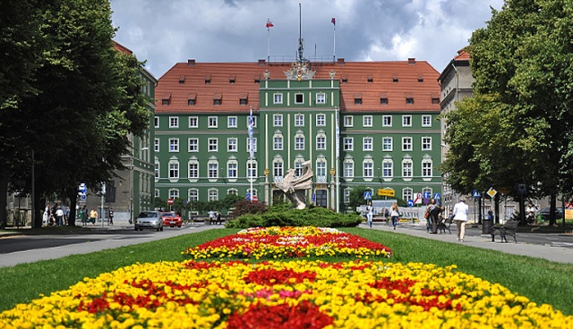 Związkowcy kontra radni, czyli kłótnia o urzędnicze pensje