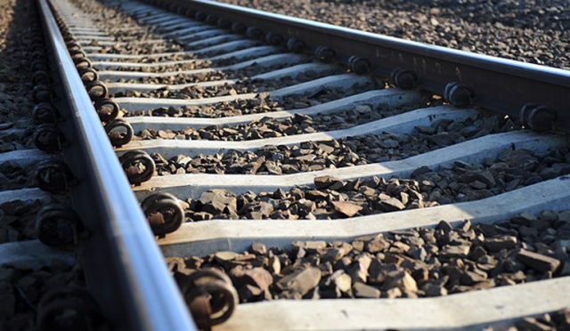 Pociągi na trasie Szczecin-Wrocław pojadą szybciej. Polskie Linie Kolejowe remontują tzw. Nadodrzankę. Jeszcze w tym roku na niektórych odcinkach tej trasy składy pojadą z prędkością 120 kmh.