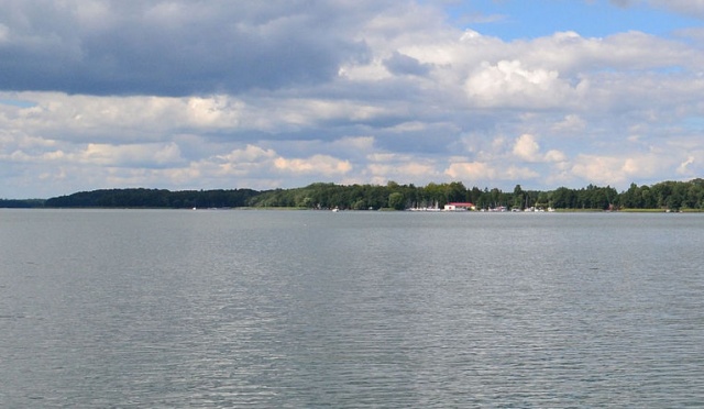 Po jeziorach Drawsko i Siecino będzie można pływać motorówką. Od lipca w życie wchodzą nowe przepisy dotyczące Drawskiego Parku Krajobrazowego. O zmianach zdecydowali radni województwa zachodniopomorskiego.