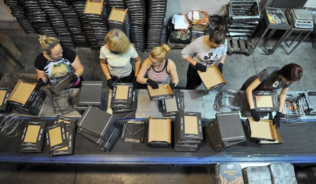 Jednorazowe grille z Goleniowa podbijają Skandynawię. Każdego roku polska firma sprzedaje około czterech milionów małych aluminiowych tacek z węglem i rusztem. Odbiorcami są Norwegowie, Duńczycy, Szwedzi i Finowie.