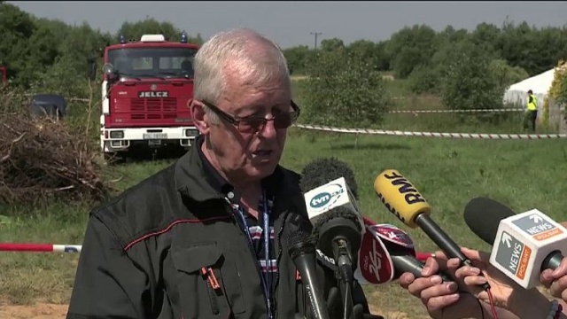 Państwowa Komisja Badania Wypadków Lotniczych analizuje wrak samolotu, który w sobotę rozbił się pod Częstochową.