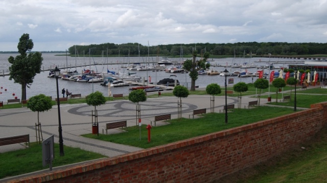 Marina w Kamieniu Pomorskim coraz popularniejsza. Wybudowaną dwa lata temu przystań jachtową odwiedzają żeglarze z całej Polski.