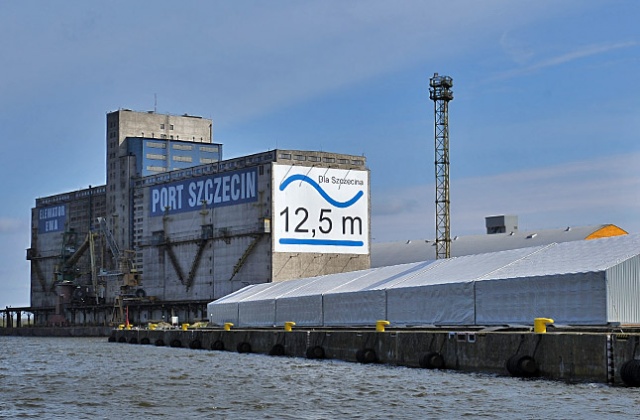 Urząd Morski w Szczecinie nie dostał dodatkowych pieniędzy na pogłębienie toru wodnego, mimo iż poinformował Ministerstwo Infrastruktury o problemach z bieżącym utrzymaniem drogi wodnej do Szczecina.