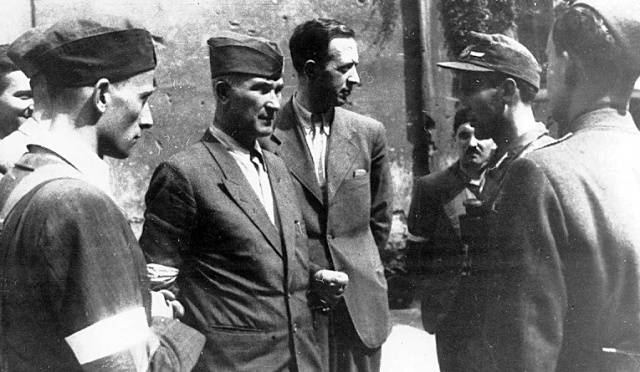 Dowódcy Powstania Warszawskiego nie zakładali, że zryw upadnie - komentuje historyk Maciej Maciejowski. Problem polega na tym, że zarówno Niemcy, jak i Rosjanie wystąpili przeciwko nam - dodaje.