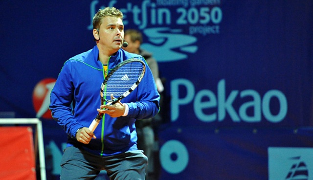 Szczeciński tenisista w jednej ósmej finału miksta wielkoszlemowego turnieju tenisowego US Open. Marcin Matkowski w parze z Kvetą Peschke pokonali Amerykanów Lisę Raymond i Scotta Lipsky039ego 4:6, 6:3, 11:9.