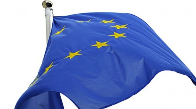 Komisja Europejska przyjęła propozycje nowych sankcji wobec Rosji - podała Polska Agencja Prasowa. Dotyczą one dostępu do rynków kapitałowych, sektora obronnego oraz towarów podwójnego zastosowania oraz wrażliwych technologii.
