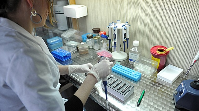 Pacjent z podejrzeniem wirusa gorączki krwotocznej zgłosił się w piątek do kliniki w Gdyni. Stamtąd lekarze przewieźli go do szpitala zakaźnego w Gdańsku.
