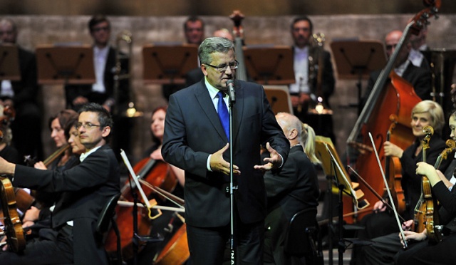 To piękne architektonicznie miejsce, symbol naszej wolności - tak mówił prezydent Bronisław Komorowski podczas koncertu inauguracyjnego w nowej Filharmonii w Szczecinie.