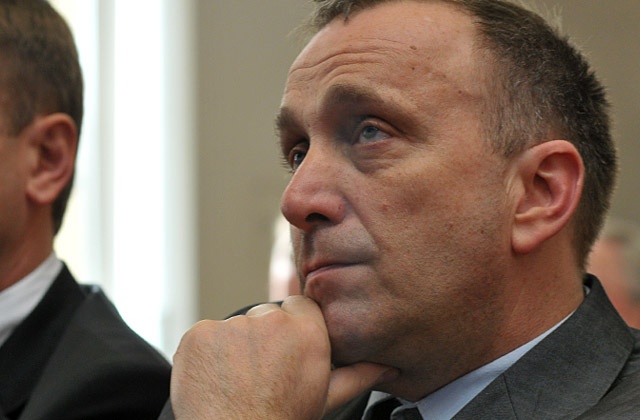 Polityk znany był z budowania własnego frontu poparcia w partii, a o fotel szefa Platformy Obywatelskiej walczył również z Donaldem Tuskiem.