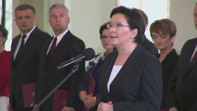 Zaprzysiężenie Ewy Kopacz odbyło się w poniedziałek w Pałacu Prezydenckim. Urzędy objęło również pięciu nowych ministrów. Trzynastu pozostało na swoich stanowiskach.