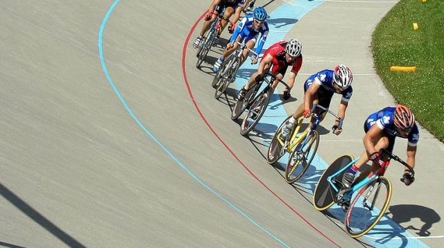 Zawodnik Piasta Szczecin Damian Zieliński, awansował do półfinału sprintu indywidualnego w Mistrzostwach Europy w kolarstwie torowym elity, odbywających się na Gwadelupie.
