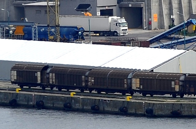 Największe przeładunki w szczecińskim porcie od lat 80. - wynika z raportu Ministerstwa Skarbu Państwa. W stosunku do 2012 roku, wzrost wyniósł ponad siedem procent. Podobnie sytuacja wygląda w Gdańsku i Gdyni.