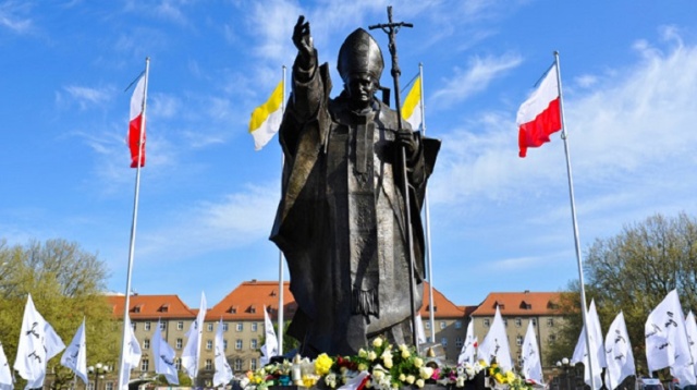 Nie lękajcie się Otwórzcie na oścież drzwi Chrystusowi - tymi słowami Jan Paweł II zwrócił się 22 października 1978 roku do wiernych zgromadzonych na placu Św. Piotra w Rzymie.