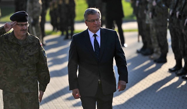 Zaufanie do prezydenta Bronisława Komorowskiego nieustannie wzrasta - tak wynika z najnowszego rankingu opracowanego przez CBOS. Według badania, szefowi państwa ufa 80 proc. Polaków.