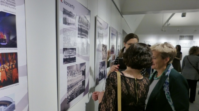 Wystawę poświęconą Chórowi Akademickiemu Profesora Szyrockiego można od czwartku oglądać w galerii Filharmonii Szczecińskiej. Ekspozycja powstała z okazji 60-lecia CHAPS-u.
