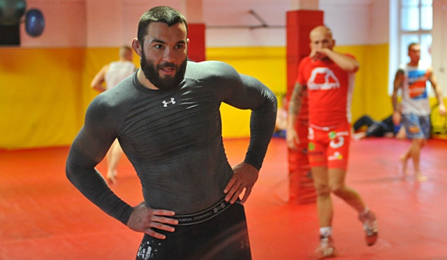 Michała Materli zabraknie na grudniowym KSW w Krakowie. Wychowanek Berserkers Team złamał kość śródstopia i musiał odwołać swój występ.