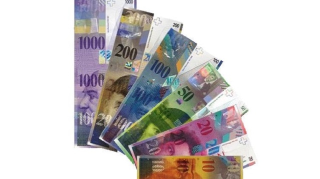 Klienci banków, którzy spłacają kredyt zaciągnięty we frankach szwajcarskich z wolna wpadają w panikę. W Polsce to 700 tysięcy osób.