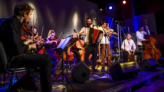 Zespół Bubliczki i Baltic Neopolis Orchestra wystąpił wspólnie w czwartek w studio koncertowym Radia Szczecin im. Jana Szyrockiego. Usłyszeliśmy utwory z repertuaru Bubliczek w nowej aranżacji i brzmieniu, o które zadbali muzycy z BNO.