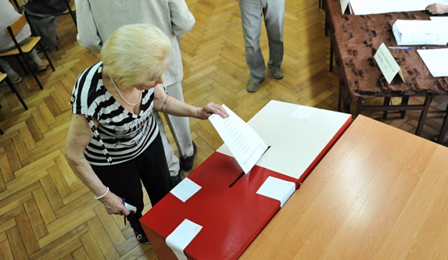 Z najnowszego sondażu przygotowanego przez Millward Brown dla TVN24 wynika, że 54 procent badanych nie chce powtórki wyborów samorządowych.