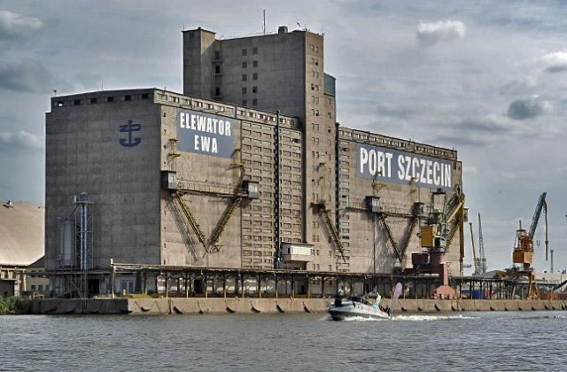 Trwa wykup akcji Zarządu Morskich Portów Szczecin-Świnoujście. Według szacunków, w tym roku pieniądze za akcje ma odebrać ok. 400 najstarszych pracowników portu.