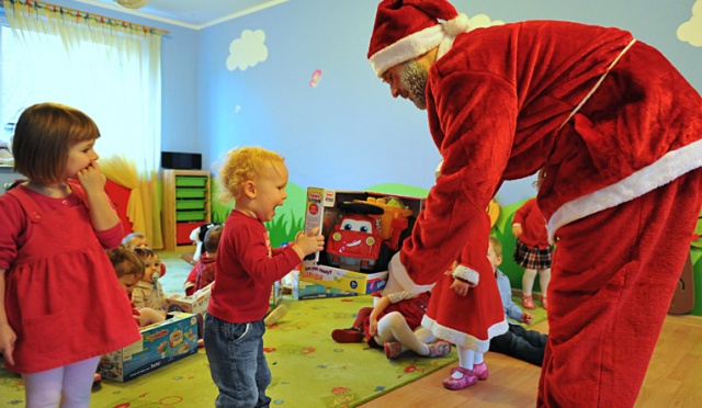 Nawet 30 zł za godzinę pracy tymczasowej może zarobić św. Mikołaj - wyliczają eksperci firmy Work Service.