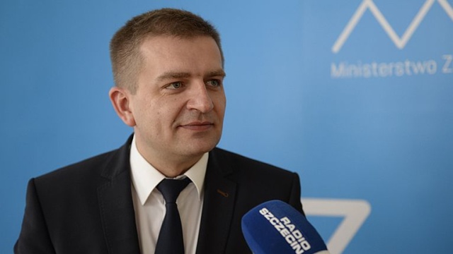 Bartosz Arłukowicz nie widzi nic dziwnego w większych wydatkach na swoje podróże służbowe.