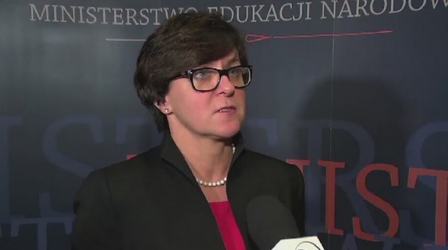 Minister Edukacji Narodowej Joanna Kluzik-Rostkowska zapowiedziała, że w przyszłym roku nauczyciele nie dostaną podwyżki.