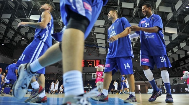 Koszykarze drużyny King Wilki Morskie przegrali z Polpharmą Starogard Gdański 95:86. Najskuteczniejszym zawodnikiem szczecińskiego zespołu był Trevor Releford, który zdobył 28 punktów.