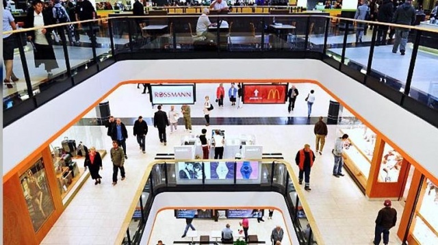 Sklepy Real zmienią nazwę na Auchan. To największe tego typu przejęcie w branży sieci handlowych w Polsce w ostatnich latach. Za hipermarkety Reala w Polsce, Rosji, Rumunii i na Ukrainie, Auchan zapłaci ponad miliard euro.