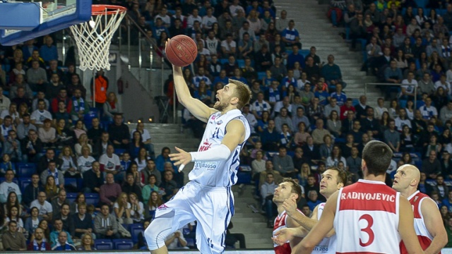 Najwięcej punktów w hali Azoty Arena dla szczecińskich koszykarzy zdobyli Trevor Releford i Vitaliy Kovalenko. Fot. Jarosław Gaszyński [Radio Szczecin] Niespodzianki nie było, Wilki Morskie przegrały ze Śląskiem Wrocław [ZDJĘCIA]