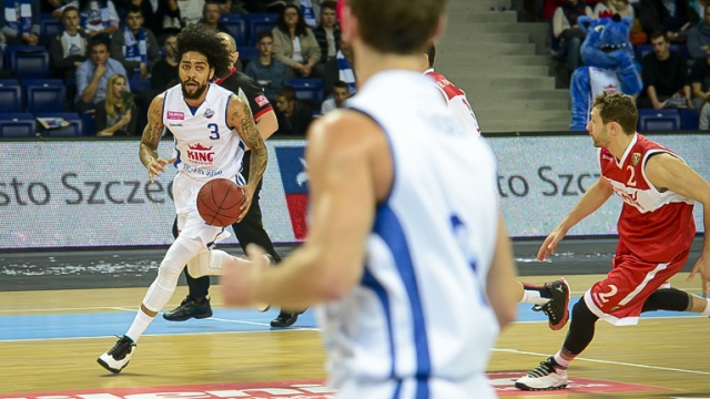 Najwięcej punktów w hali Azoty Arena dla szczecińskich koszykarzy zdobyli Trevor Releford i Vitaliy Kovalenko. Fot. Jarosław Gaszyński [Radio Szczecin] Niespodzianki nie było, Wilki Morskie przegrały ze Śląskiem Wrocław [ZDJĘCIA]