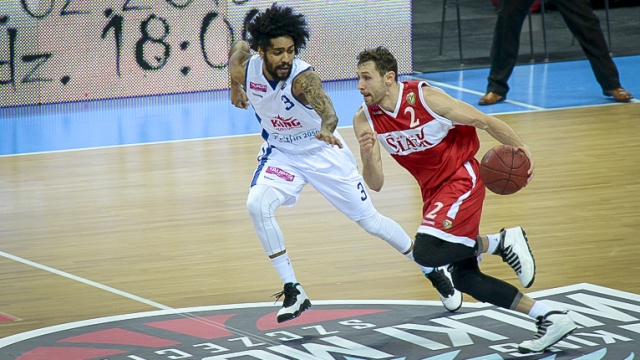 Najwięcej punktów w hali Azoty Arena dla szczecińskich koszykarzy zdobyli Trevor Releford i Vitaliy Kovalenko. Fot. Jarosław Gaszyński [Radio Szczecin] Niespodzianki nie było, Wilki Morskie przegrały ze Śląskiem Wrocław [ZDJĘCIA]