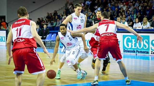 Najwięcej punktów w hali Azoty Arena dla szczecińskich koszykarzy zdobyli Trevor Releford i Vitaliy Kovalenko. Fot. Jarosław Gaszyński [Radio Szczecin] Niespodzianki nie było, Wilki Morskie przegrały ze Śląskiem Wrocław [ZDJĘCIA]