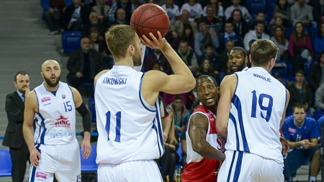 Najwięcej punktów w hali Azoty Arena dla szczecińskich koszykarzy zdobyli Trevor Releford i Vitaliy Kovalenko. Fot. Jarosław Gaszyński [Radio Szczecin] Niespodzianki nie było, Wilki Morskie przegrały ze Śląskiem Wrocław [ZDJĘCIA]