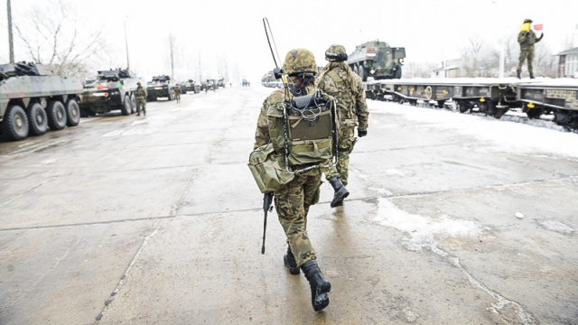 Kilkadziesiąt Rosomaków ruszyło na poligon w Drawsku Pomorskim. Fot. Jarosław Gaszyński [Radio Szczecin] Kilkadziesiąt Rosomaków ruszyło na poligon w Drawsku Pomorskim [ZDJĘCIA]