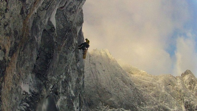 Dwaj uznani alpiniści ze Szczecina - Marcin Tomaszewski i Marek Raganowicz wrócili właśnie z trzeciego szczytu - Trollveggen w Norwegii, gdzie wyznaczyli pierwszą polską trasę. Fot. Archiwum prywatne Kolejny sukces szczecińskich alpinistów [ZDJĘCIA]